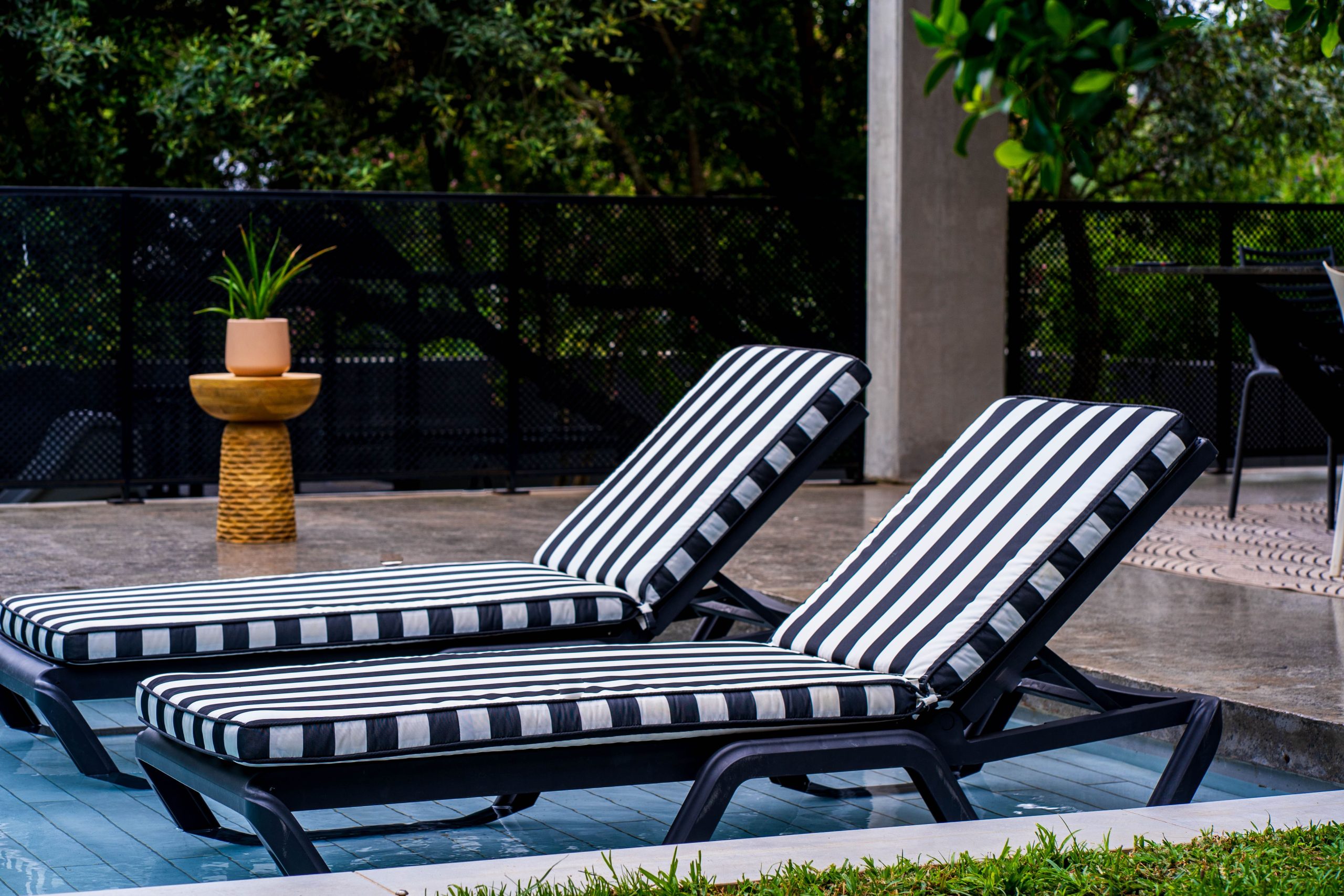 Black & White Thick 2 piece Outdoor Lounger Cushion - Image 2